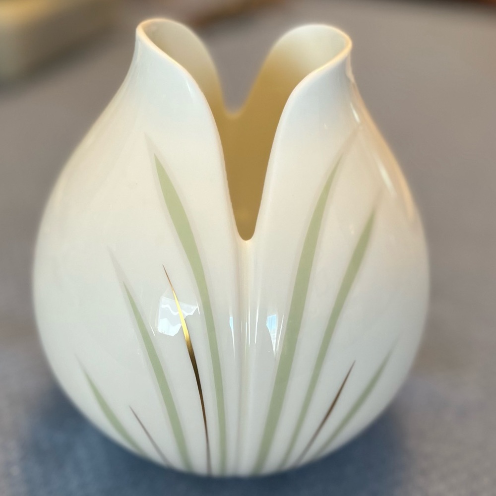 Royal Doulton Impressions by Gerald Gulotta Tulip Vase
